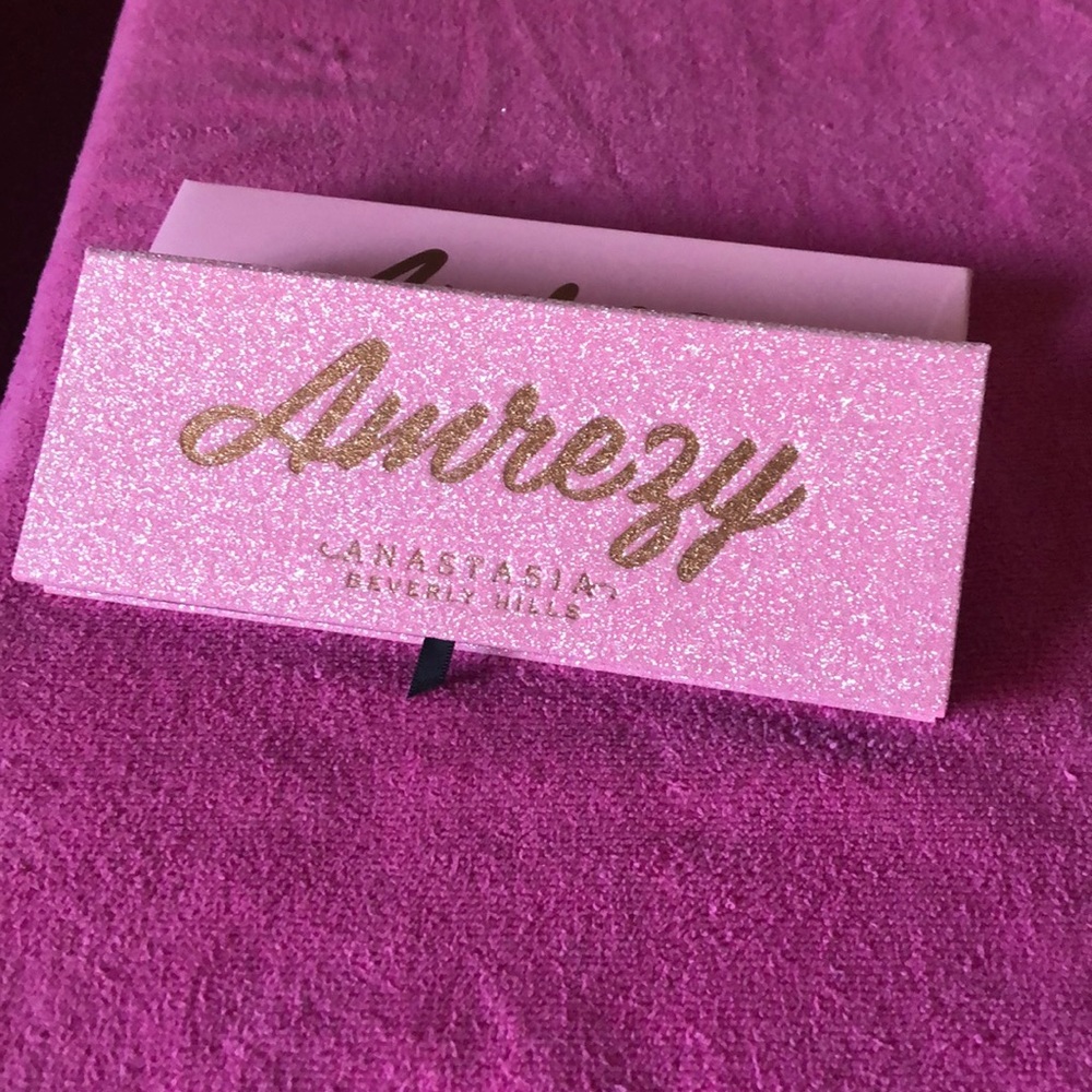 Sneezy eyeshadow palette